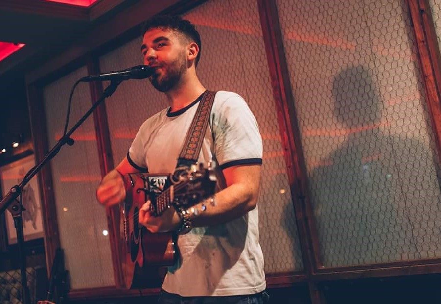 Aaron Wilson to entertain with a live open air performance in Enniskillen town centre