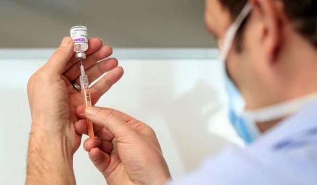 Covid vaccine for children aged 12 to 15 recommended by chief medical officers