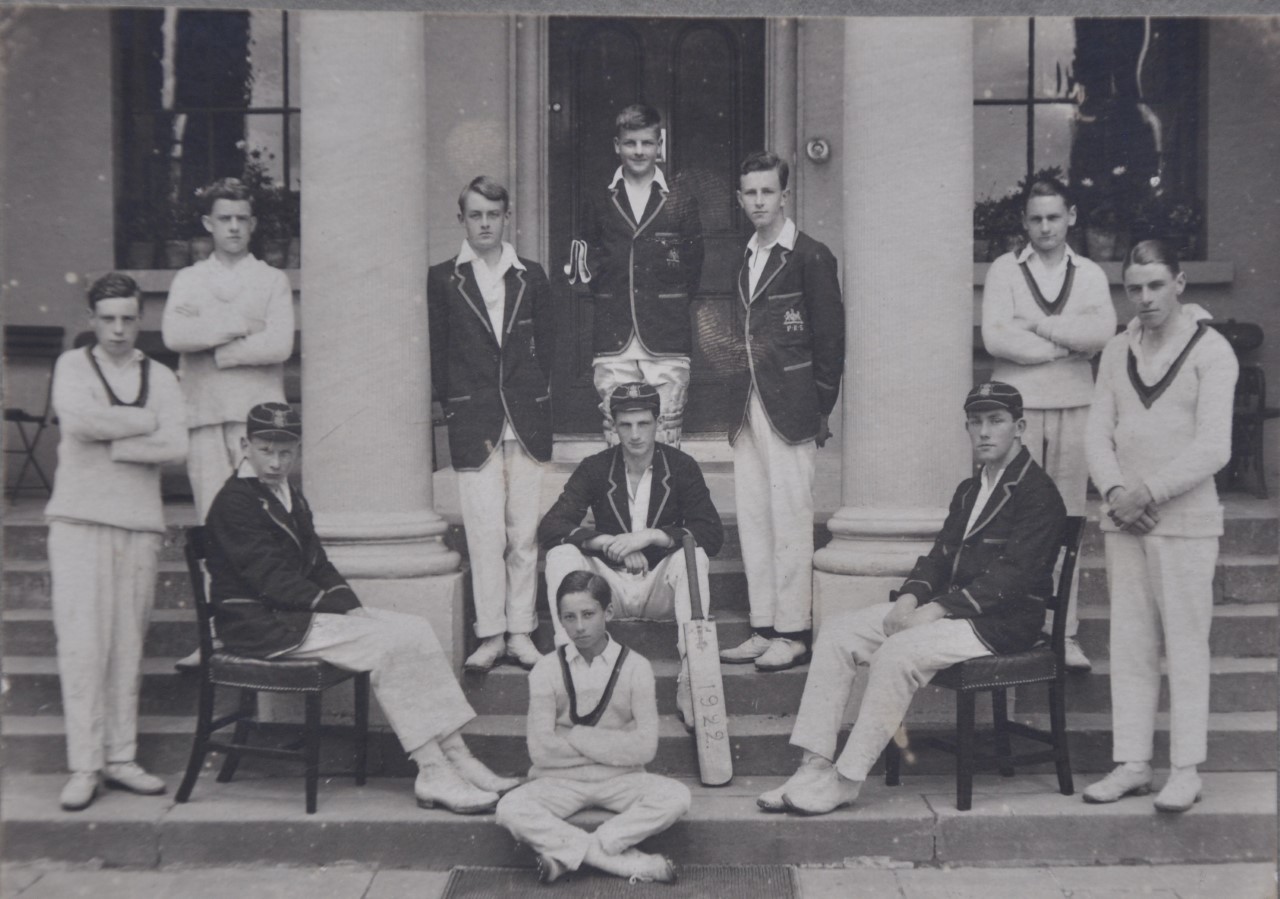 The Portora cricket team in 1922 with Samuel Beckett seated on the left.
