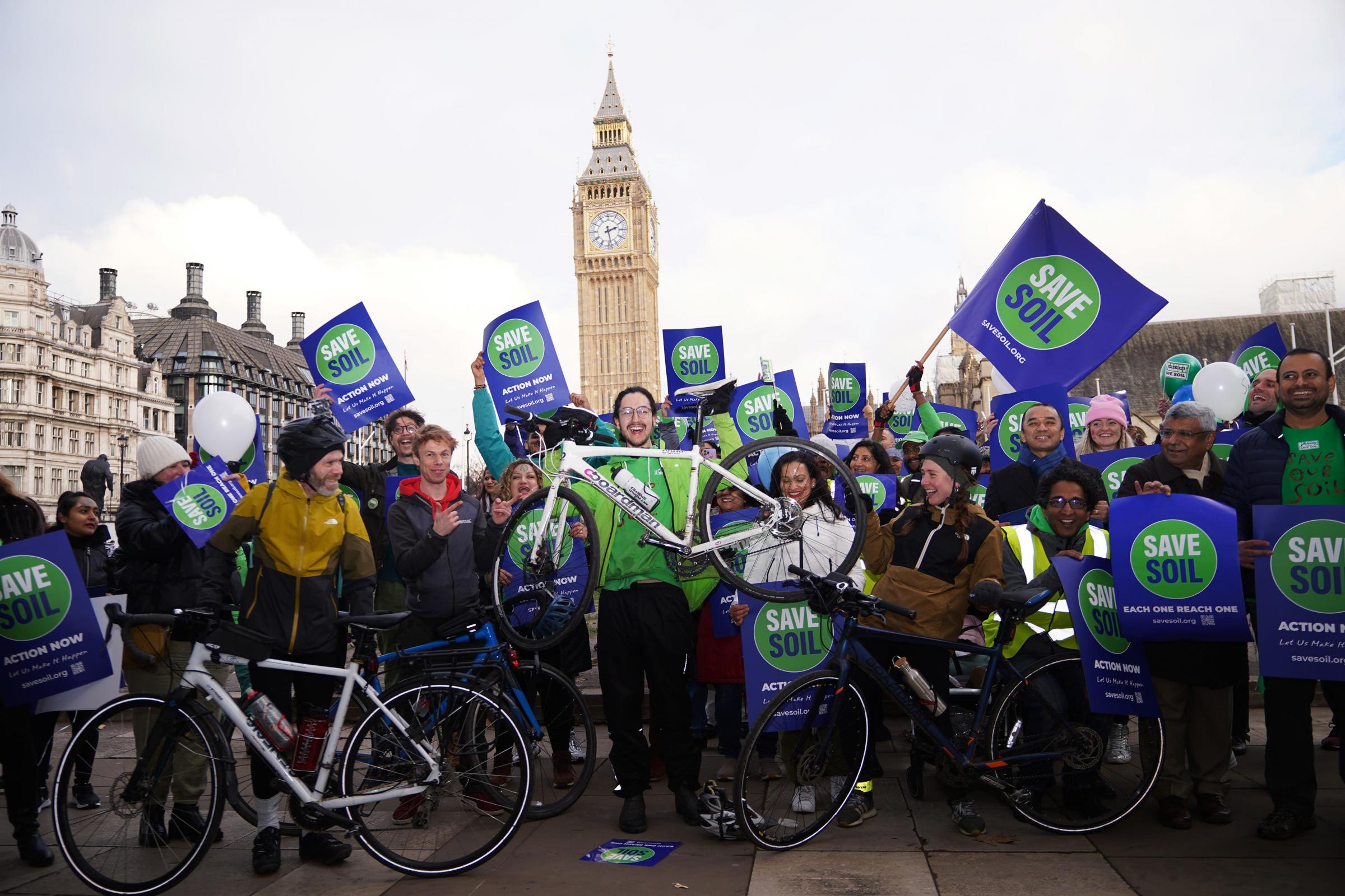 Teen completes 900-mile cycle to raise soil crisis awareness on World Soil Day - Vimarsana News